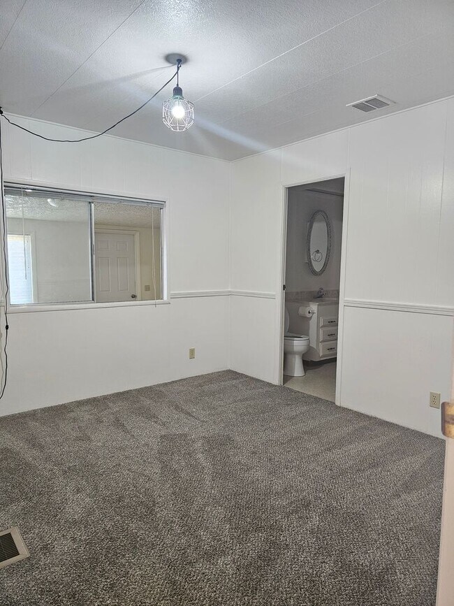 Building Photo - 3 BONUS ROOMS for Office, Art and Play roo...