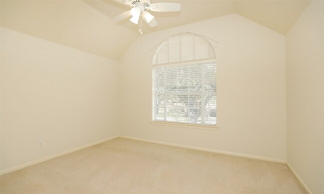Building Photo - 7502 Holly Ct Estates Dr