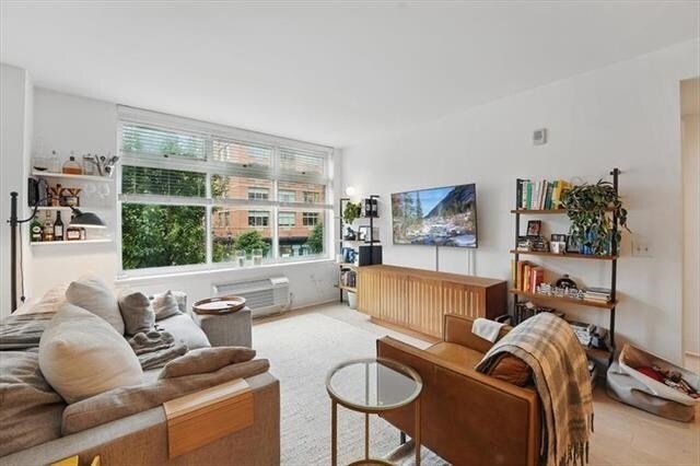 Building Photo - 1400 Hudson St