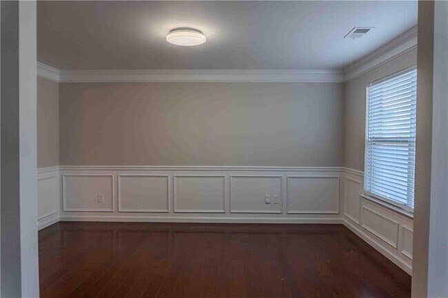 Building Photo - 11037 Southwood Dr