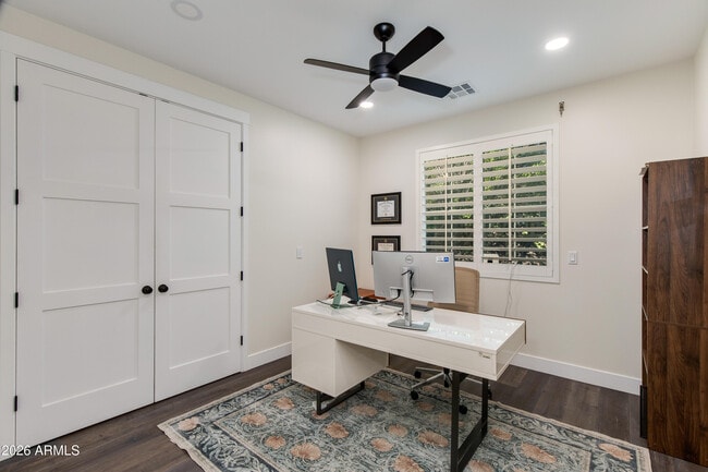 Building Photo - 3247 E Sells Dr