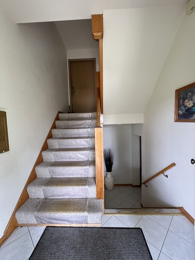 Building Photo - 8887 N Grace Ave