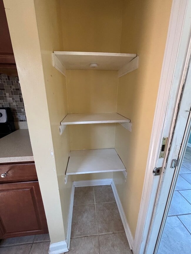 Building Photo - FOR RENT