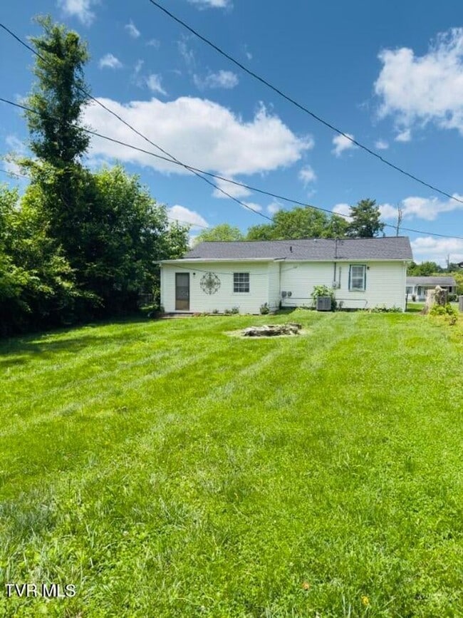 Building Photo - 2 Bedroom 2 Bath In Johnson City,TN