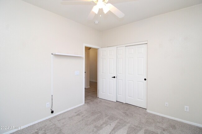 Building Photo - 2640 E La Costa Dr
