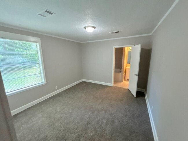 Building Photo - 1018 McEvers Cir