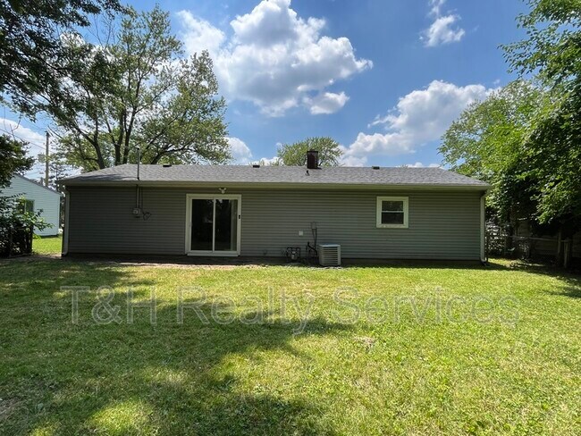 Building Photo - 3831 Bennett Dr
