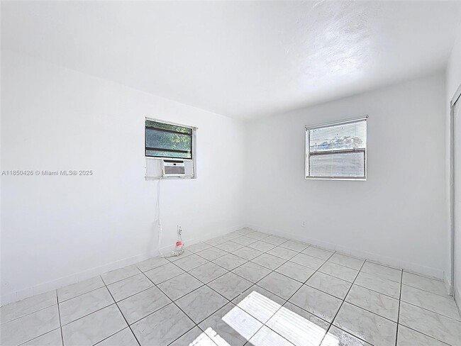 Building Photo - 2419 NW 6th Ct