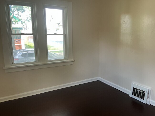 Building Photo - 3 bedroom Single Family