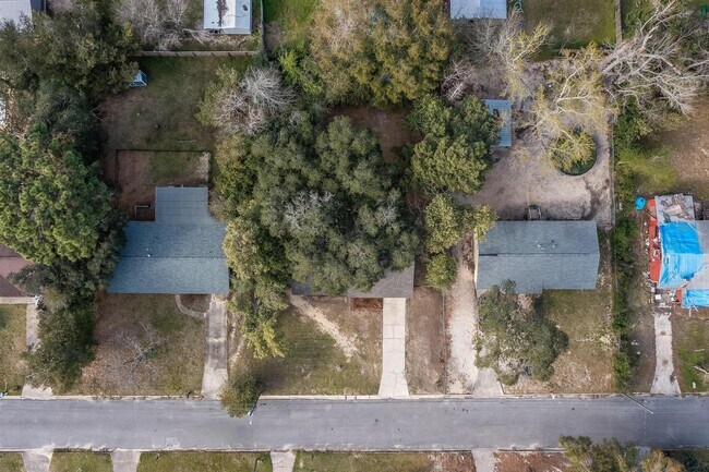 Building Photo - 506 Forrest Ct