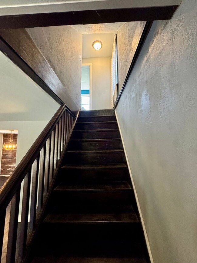 Building Photo - Open Concept 3 Bed 1.5 Bath in Swissville!