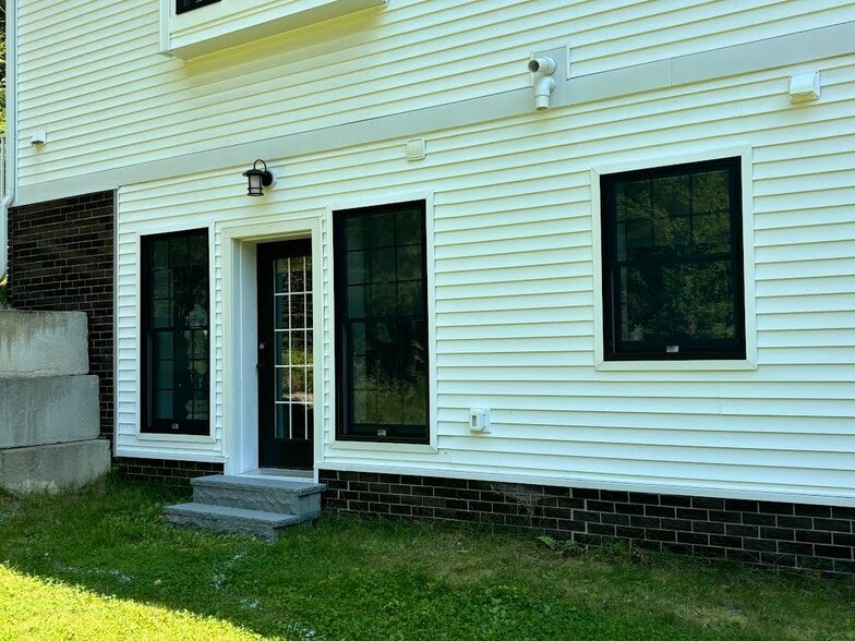 Building Photo - 68 Skyview Cir