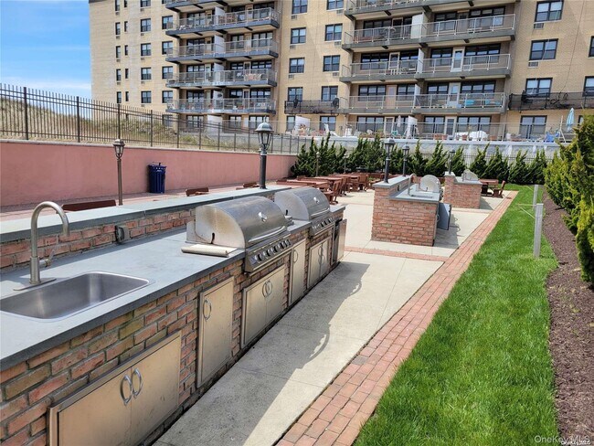 Building Photo - 2 Richmond Rd