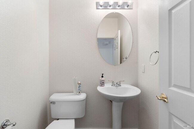 Building Photo - 139 Cedar Ridge Dr