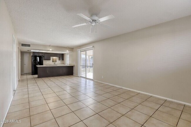 Building Photo - 921 E Campus Dr