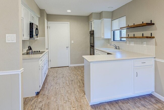 Building Photo - 804 Cielo Dr
