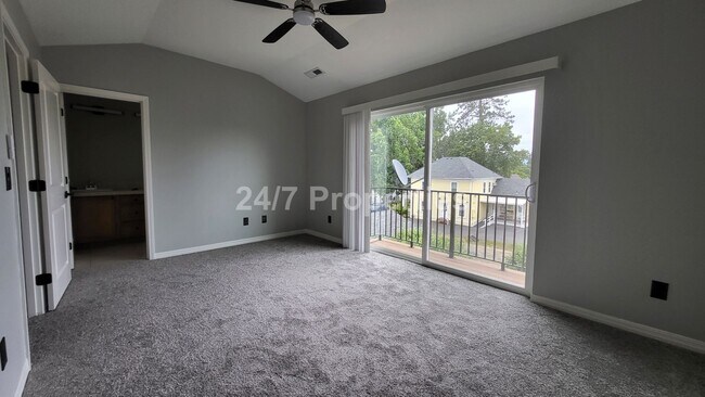 Building Photo - Spacious and Modern 3-Story Townhome - Mol...