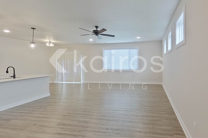 Building Photo - 6918 Bluebell Ct