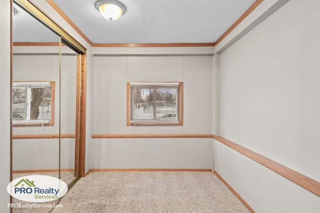 Building Photo - 257 E Spruce St