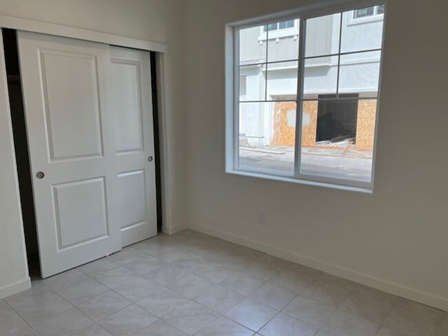 Building Photo - BEAUTIFUL SOLAR  2 STORY HOME IN NATOMS! 4...
