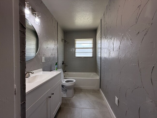 Building Photo - 3237 Drexel Ave