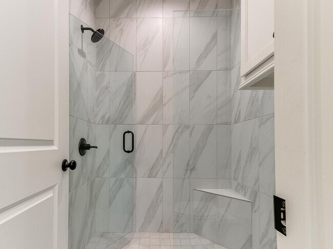 Building Photo - Luxury, Zero Maintenance Living Edmond Townhome