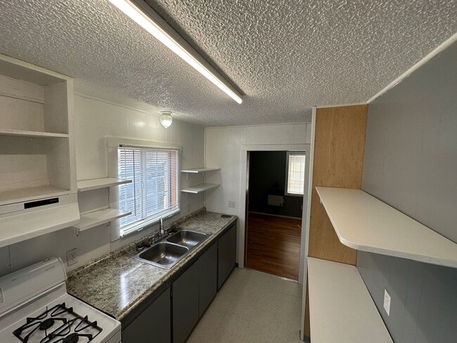 Building Photo - 2415 Eberlein Ave