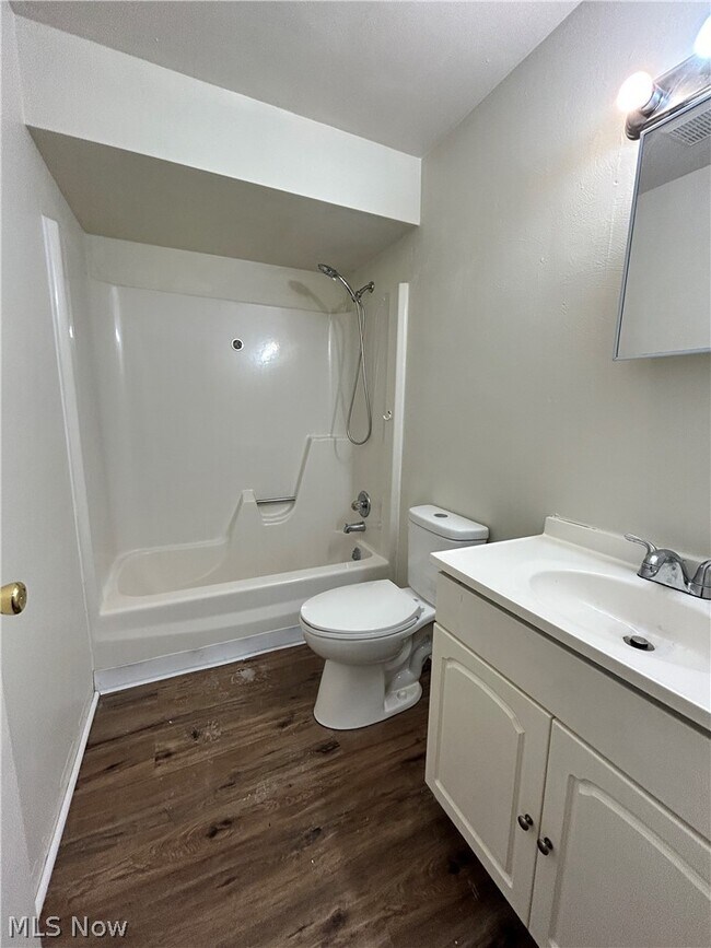 Building Photo - 213 Concord Ct