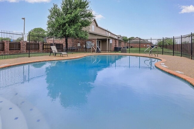 Building Photo - 9257 Somerset Rd