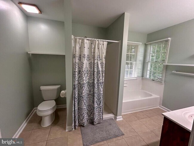 Building Photo - 105 Westmorland Ct