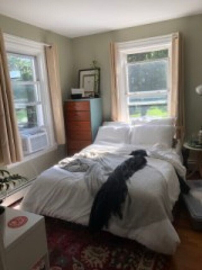 Building Photo - Brookline - 2  Bedroom Apt - Available NOW...