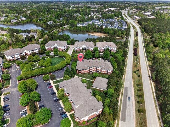 Building Photo - Tons of Upgrade! Beautiful 2 Bedroom, 2.5 Bath Condo in Waterford@ Cary Park, Available Now!