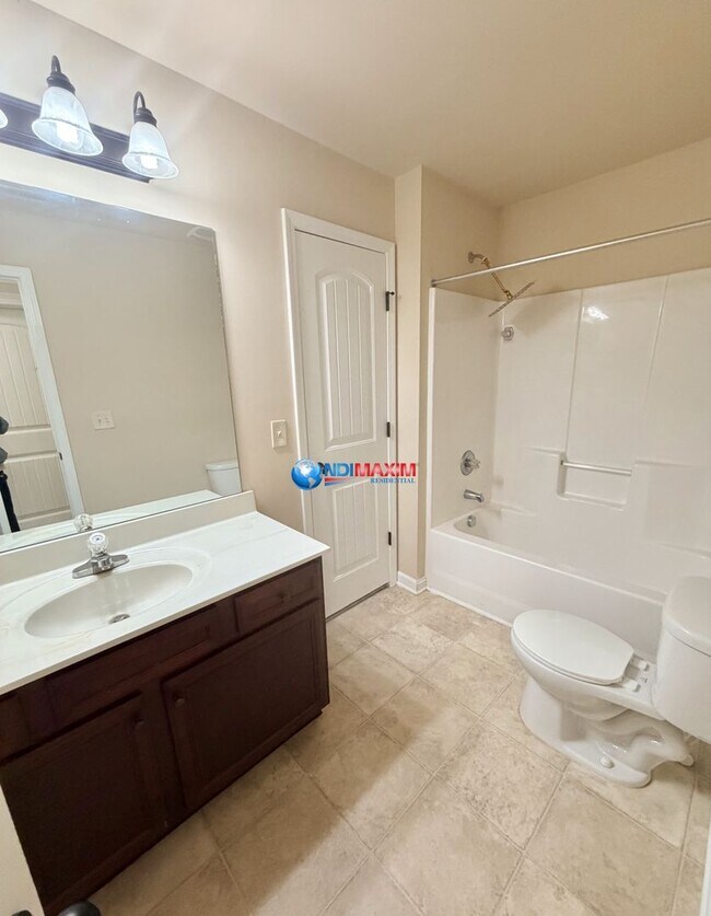 Building Photo - Brick front 4-bedroom house in Lawrenceville