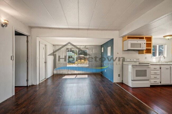 Building Photo - 2 Bedroom 1 Bath Home Available in Sagle's...