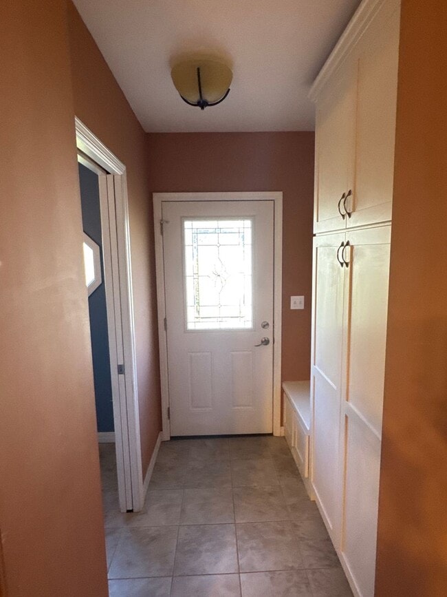 Building Photo - 4949 Nottingham Ave