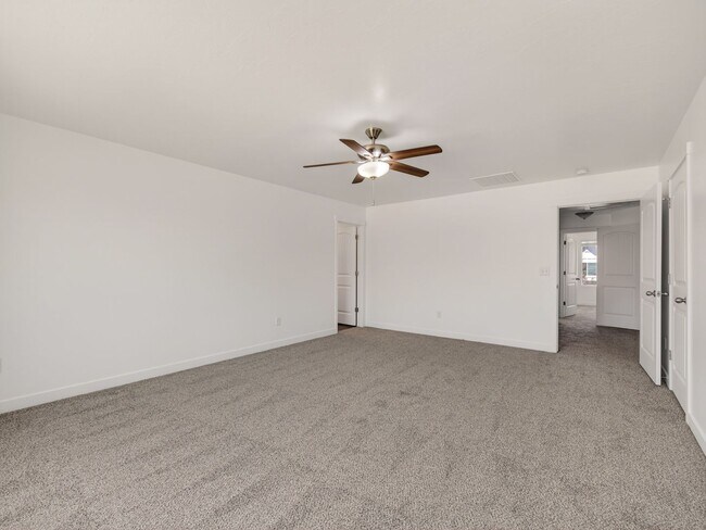 Building Photo - 98 E Harmony Ct