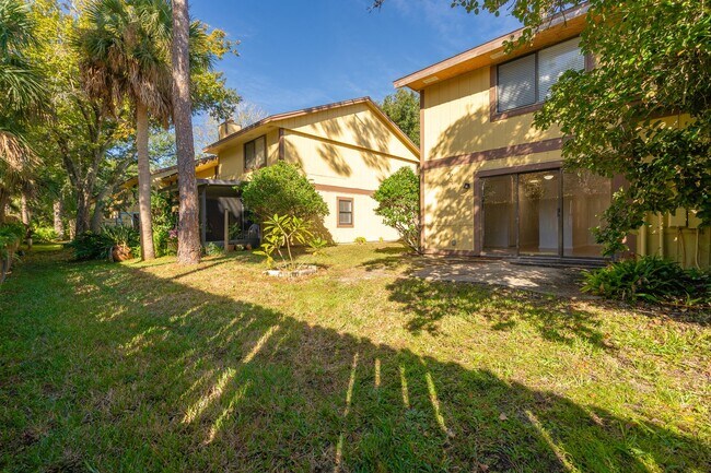 Building Photo - Beautiful Two-Story Townhome in Ormond Beach