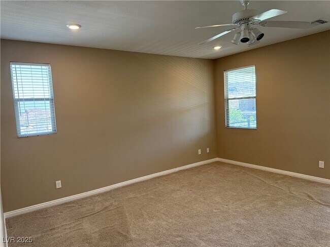 Building Photo - 921 Riverlawn Pl