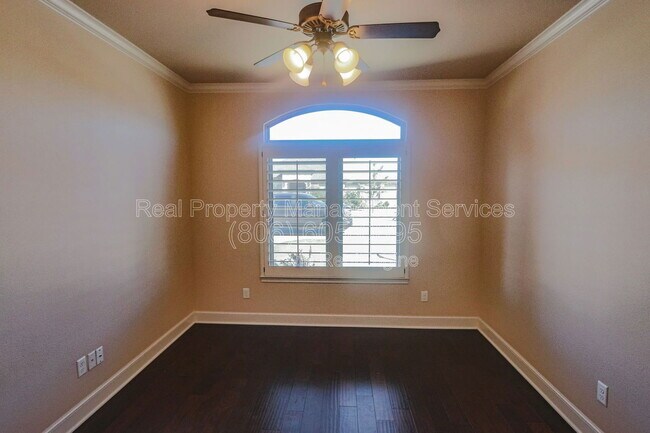 Building Photo - 9604 Justice Ave