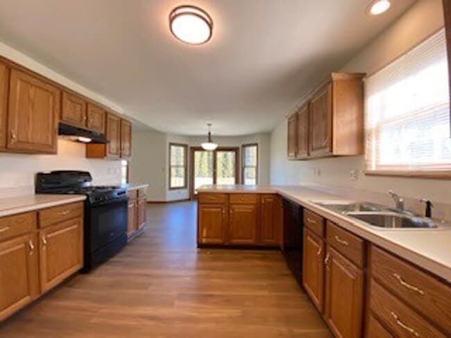 Building Photo - 3 Bedroom/2 Bathroom Home in the Gardens!