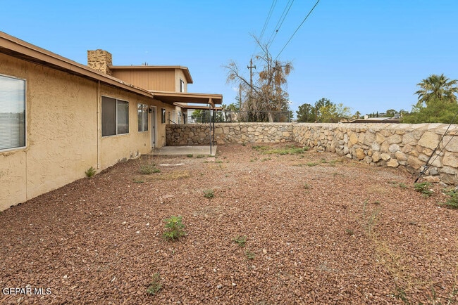 Building Photo - 6932 Escondido Dr