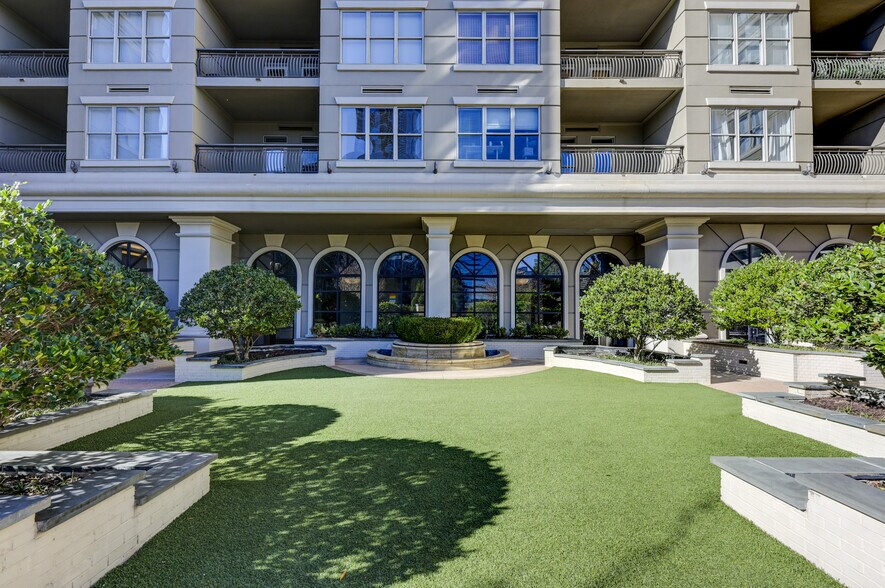 Building Photo - 3334 Peachtree Rd NE