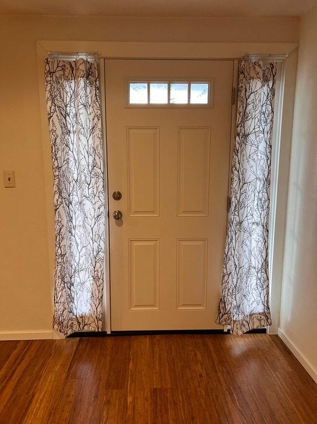 Building Photo - SIngle Family 2 Bedroom 1 Bath Home on Lar...
