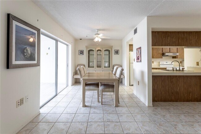 Building Photo - 3840 Staysail Ln