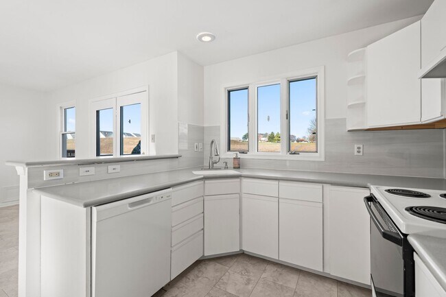 Building Photo - Beautifully Renovated Townhome in The Ridings at Brookside – Macungie