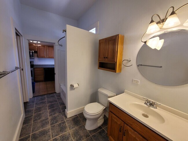 Building Photo - 113/115 Vitra Place