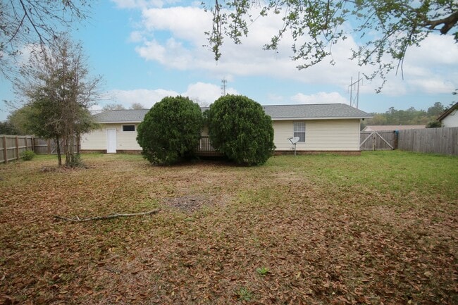 Building Photo - 3 bed, 2 bath brick home near West Florida...