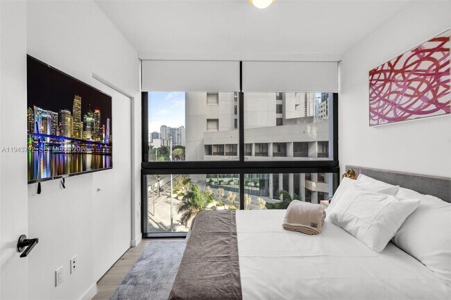 Building Photo - 225 N Miami Ave