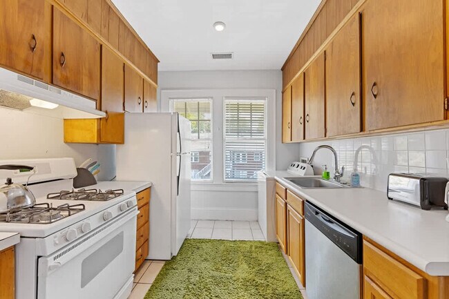 Building Photo - 536 Hawthorne Ln