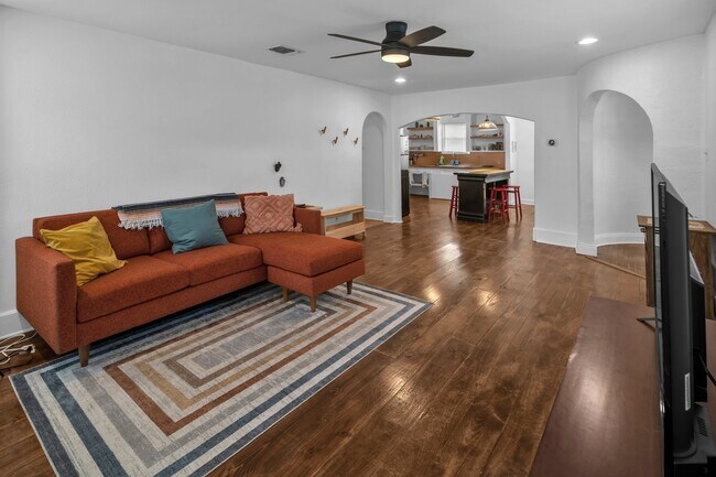 Building Photo - 1402 Fulton Ave